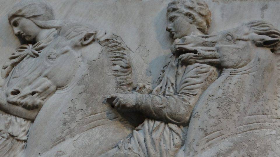 Parte dos frisos do Parthenon conservados no Museu Britânico, em Londres.