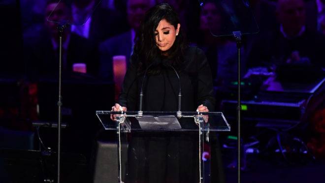 Vanessa Bryant em homenagem a Kobe e Gianna em Los Angeles