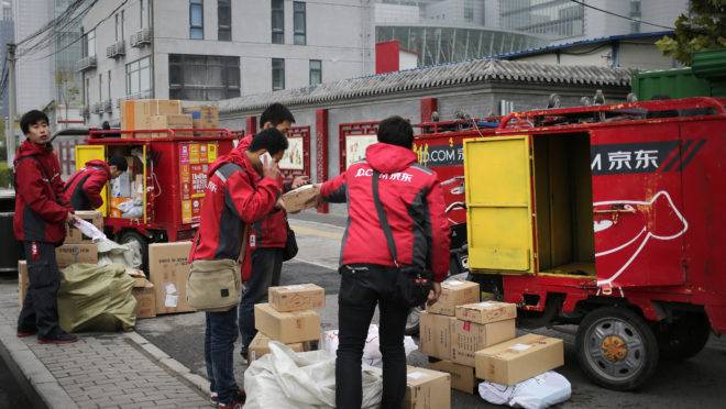 Vendas via e-commerce não param de subir na China: ninguém vai às lojas físicas.