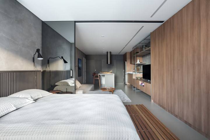 Cozinha, sala de estar e quarto em espaço único, porém delimitado. Foto: Eduardo Macarios Cozinha, sala de estar e quarto em espaço único, porém delimitado. Foto: Eduardo Macarios