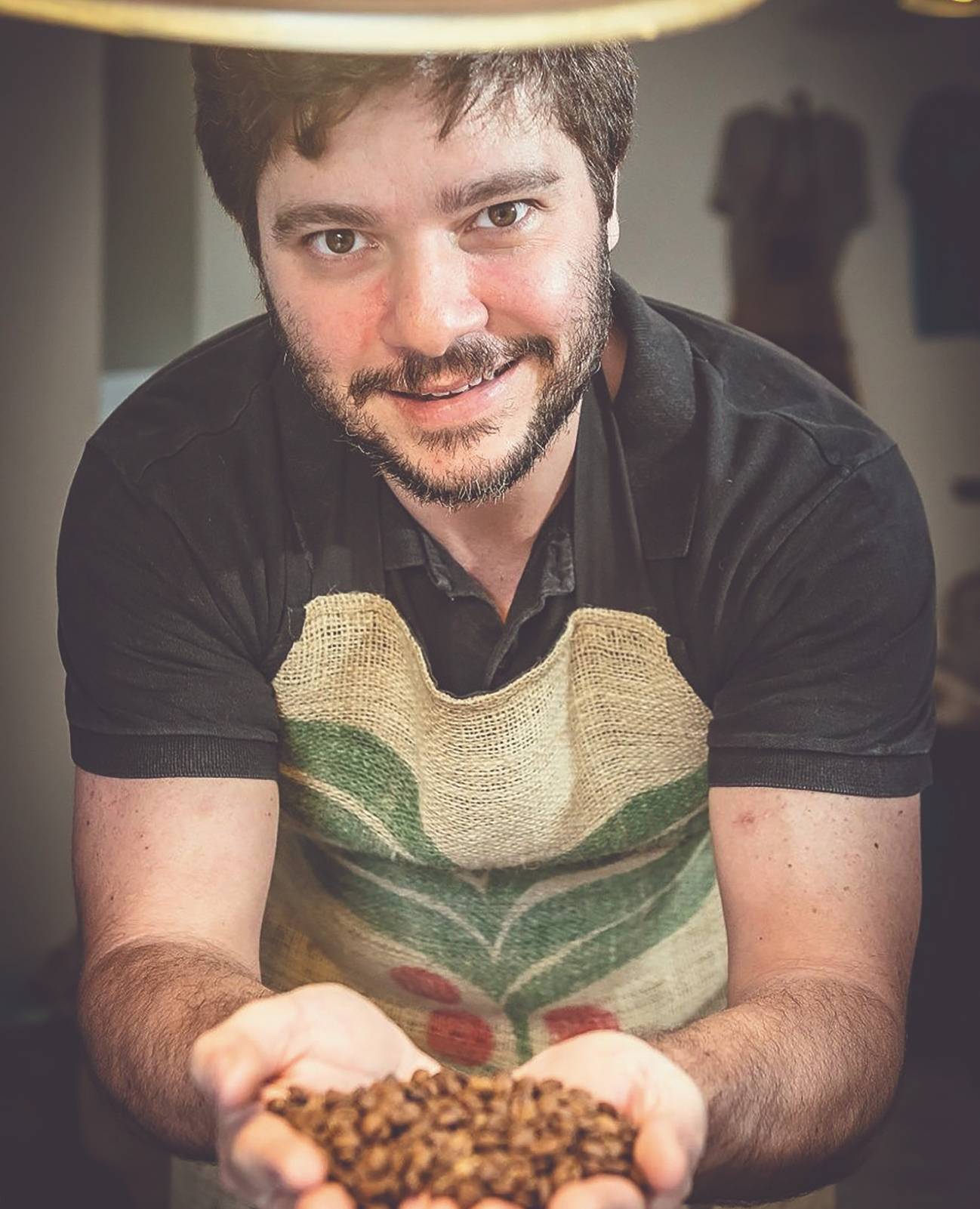Léo Moço, do Café do Moço: excelência começa no plantio e na colheita. Léo Moço, do Café do Moço: excelência começa no plantio e na colheita.