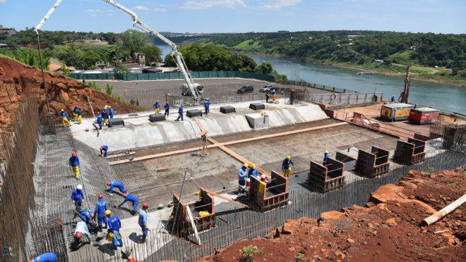 Obras da nova ponte entre Foz do Iguaçu e Presidente Franco.
