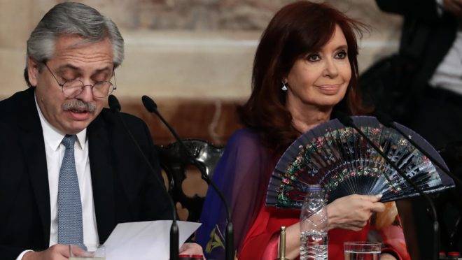 Alberto Fernández e Cristina Kirchner durante abertura do ano legislativo na Argentina