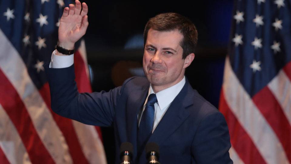 Saída de Buttigieg consolida Biden como nome moderado nas prévias democratas Pete Buttigieg