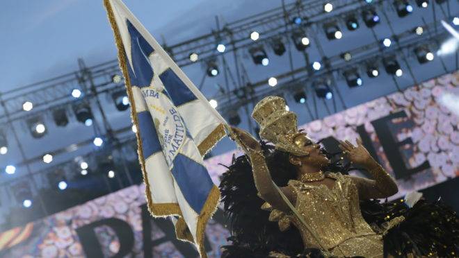 A porta-bandeira Janny Moreno | Robson Fernandjes/Fotos Públicas