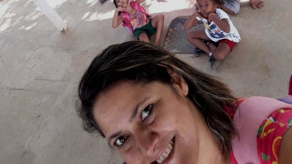 Foto tirada por Heley com os alunos um dia antes do ataque | Arquivo Pessoal