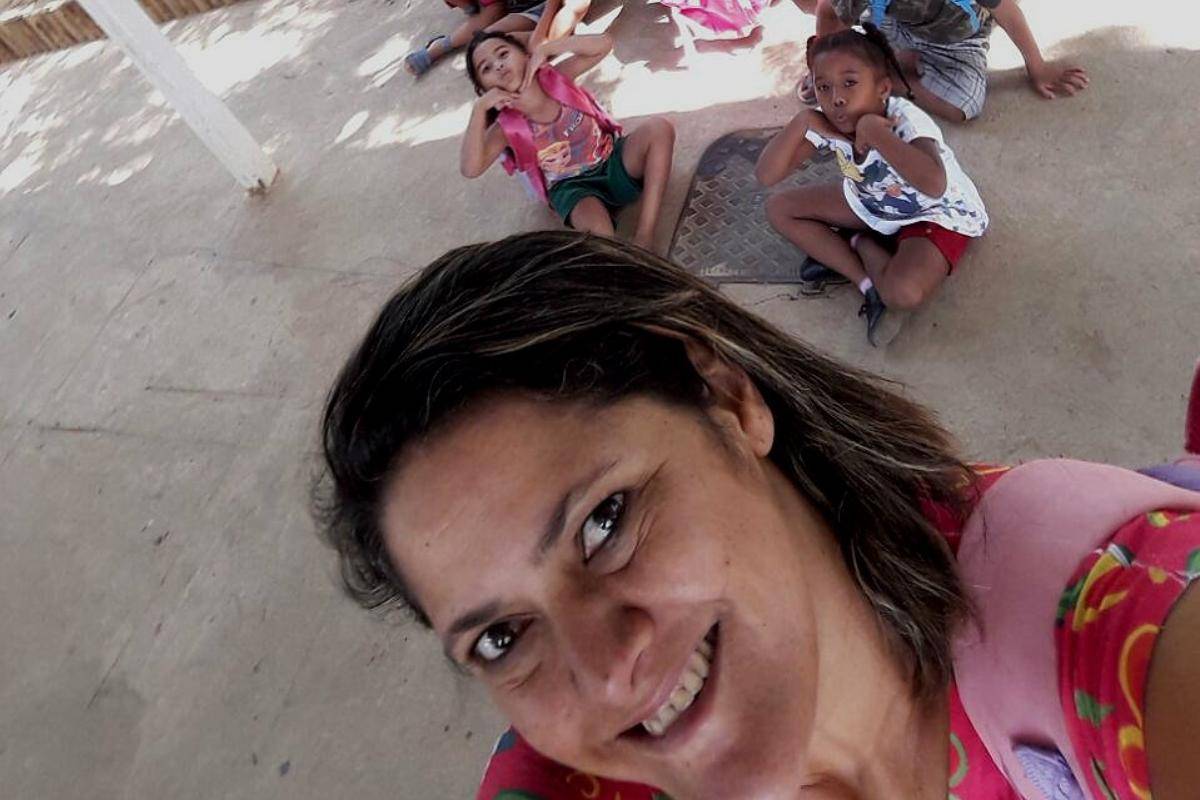 Foto tirada por Heley com os alunos um dia antes do ataque | Arquivo Pessoal