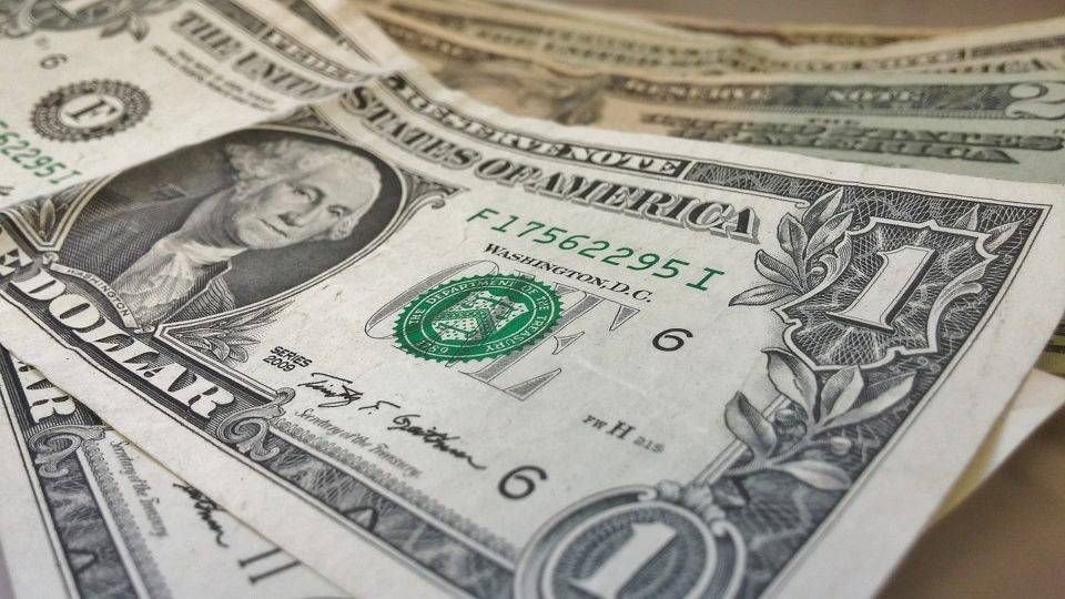 Dólar bate R$ 5,94 em novo recorde nominal Dólar