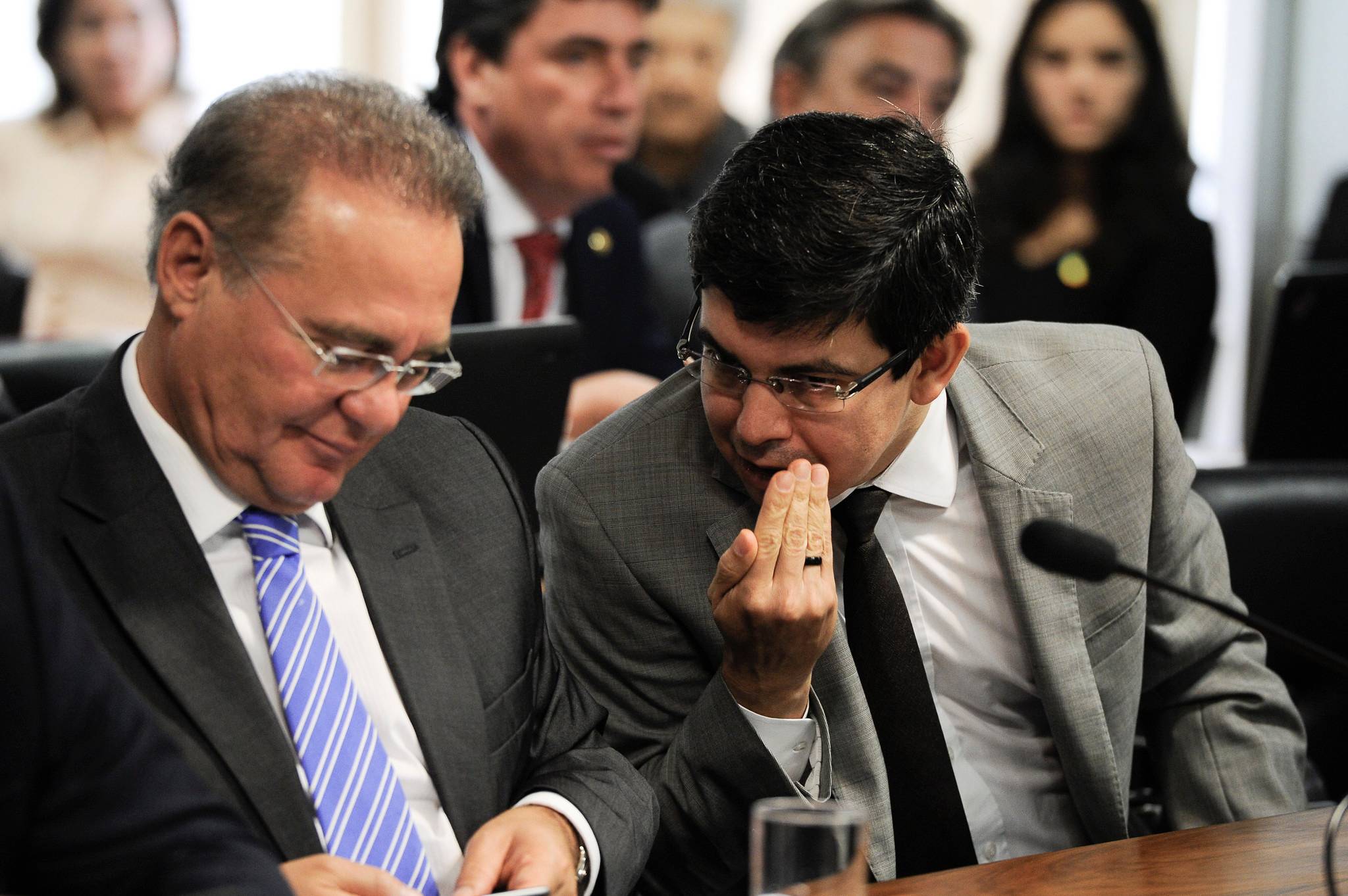 Renan, Randolfe, Serra, Tabata: a inusitada tropa de apoio a Bolsonaro na briga dos R$ 30 bilhões