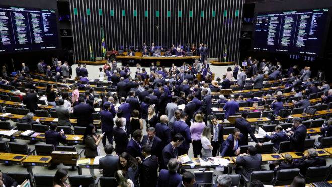 Deputados e senadores na sessão do Congresso em 03/03/2020