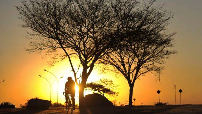 Nascer do sol na capital federal Brasília: Brasil está na transição para um novo modelo de desenvolvimento econômico.