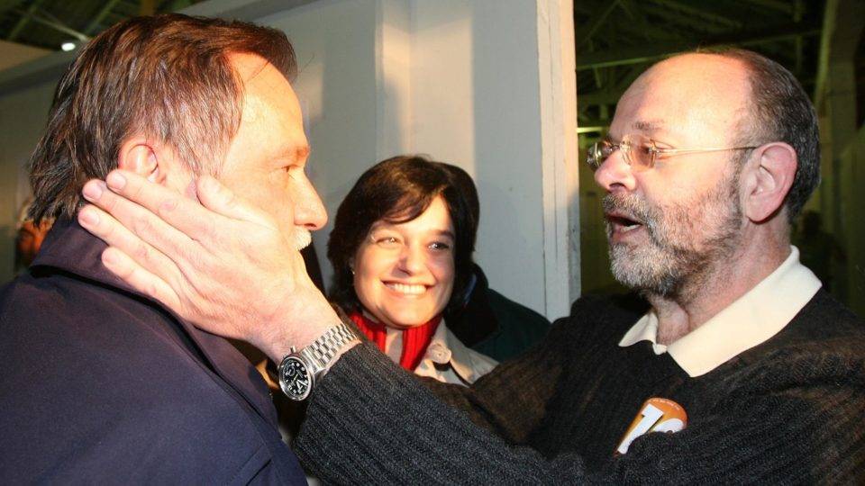 Depois de coordenar 23 campanhas eleitorais, ele decidiu lançar a própria candidatura Gerson Guelman, à direita na foto, comemora com o candidato Osmar Dias a passagem para o segundo turno da eleição ao governo do Paraná, em 2006.