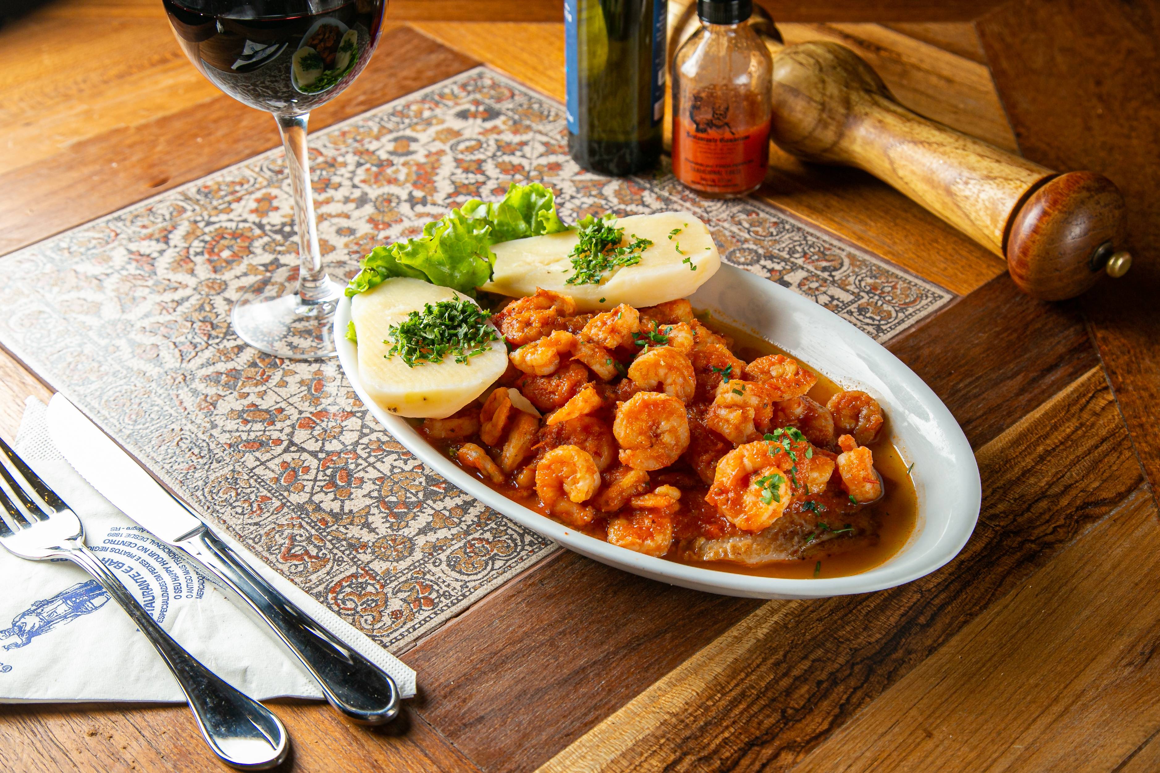 No Gambrinus a tilápia é o peixe dos pratos principais. Josué Monteiro/Cachaça Comunicações No Gambrinus a tilápia é o peixe dos pratos principais. Josué Monteiro/Cachaça Comunicações