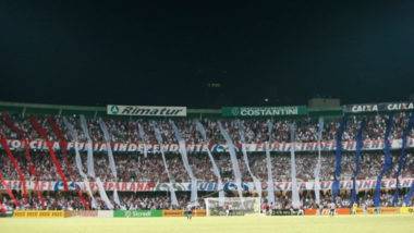 Empresário faz proposta para tirar Paraná x Botafogo da Vila Capanema Paraná recebe proposta para mandar jogo no Couto. Em 2017, clube enfrentou Atlético-MG na casa do rival