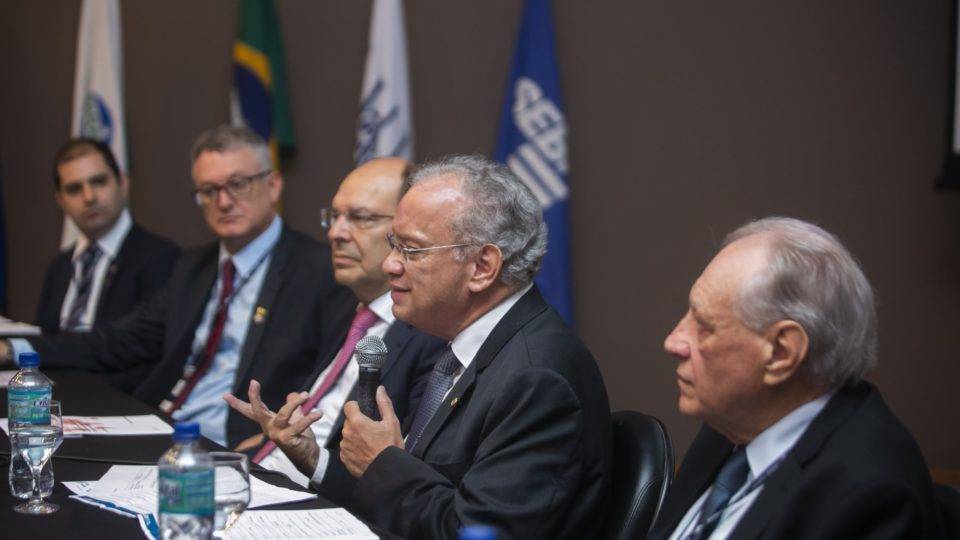 Paranaenses querem abrir mercado na Índia, a “China do futuro” Carlos Valter Martins Pedro, presidente da Fiep, é um dos nomes ativos nas negociações entre países latino-americanos e Índia