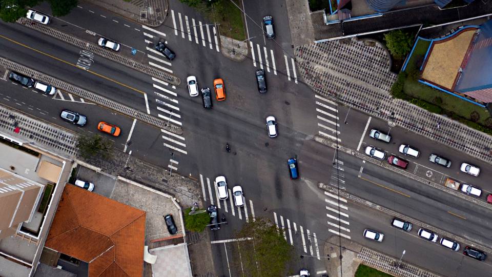 Secretaria da Fazenda cria scanner para pegar carros com dívidas de IPVA trânsito de Curitiba / IPVA