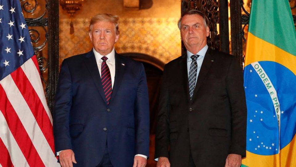 Estados Unidos do Brasil Bolsonaro acompanhado de Donald Trump posam para fotografia.