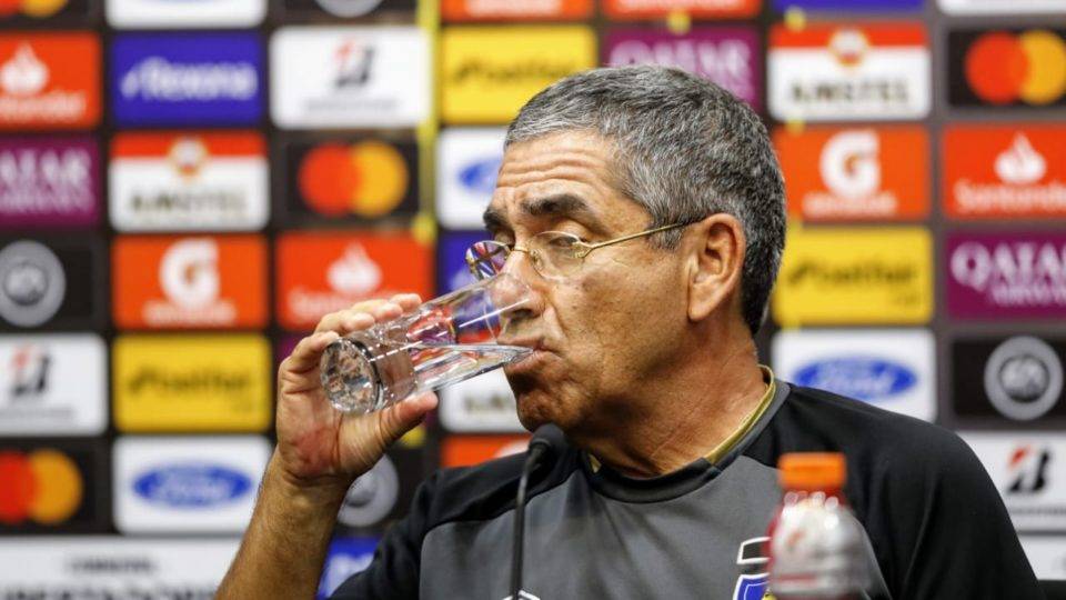 Em crise e com técnico interino, Colo-Colo aposta em Athletico cauteloso no Chile Gualberto Jara, técnico do Colo-Colo.