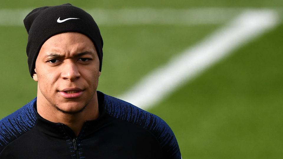 Mbappé é submetido a exame para detectar coronavírus, segundo jornal L’Équipe Mbappé é submetido a exame para detectar coronavírus, segundo jornal L’Équipe