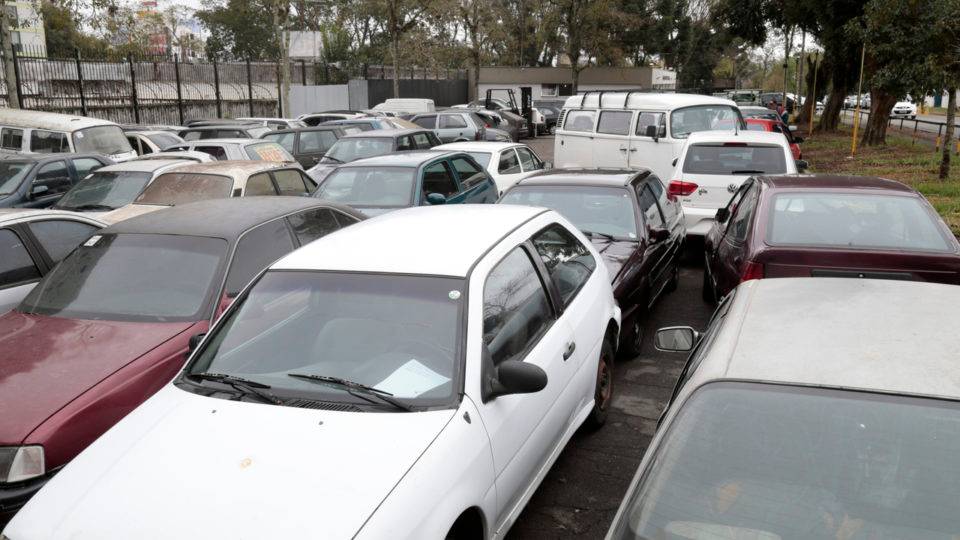 MP-PR diz que diretora de empresa alterou edital do Detran antes da publicação veículos / carros