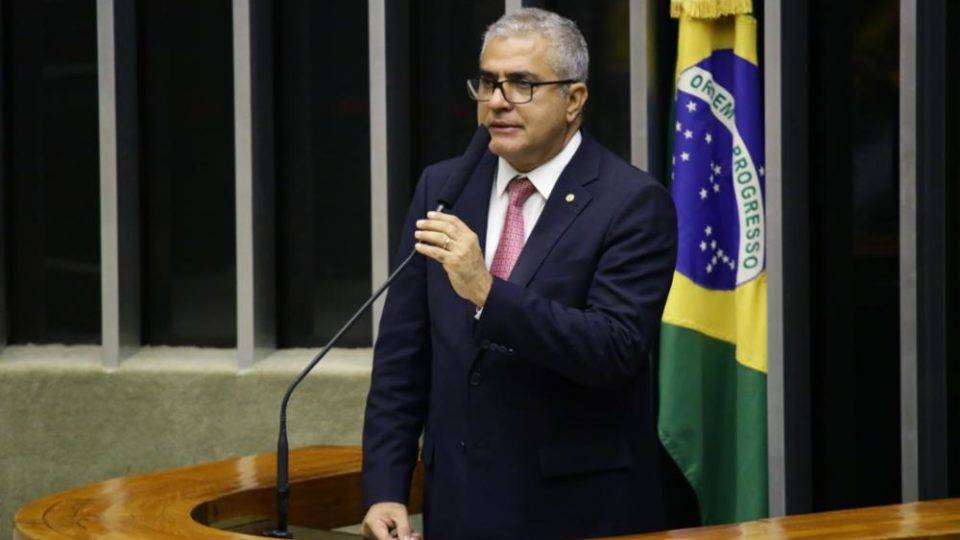 Contrato Verde Amarelo não garante geração de empregos, diz relator de MP Deputado Christino Áureo