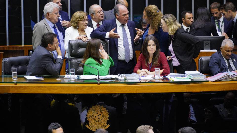 Congresso adia análise do Orçamento e definição pode ficar para próxima semana.
