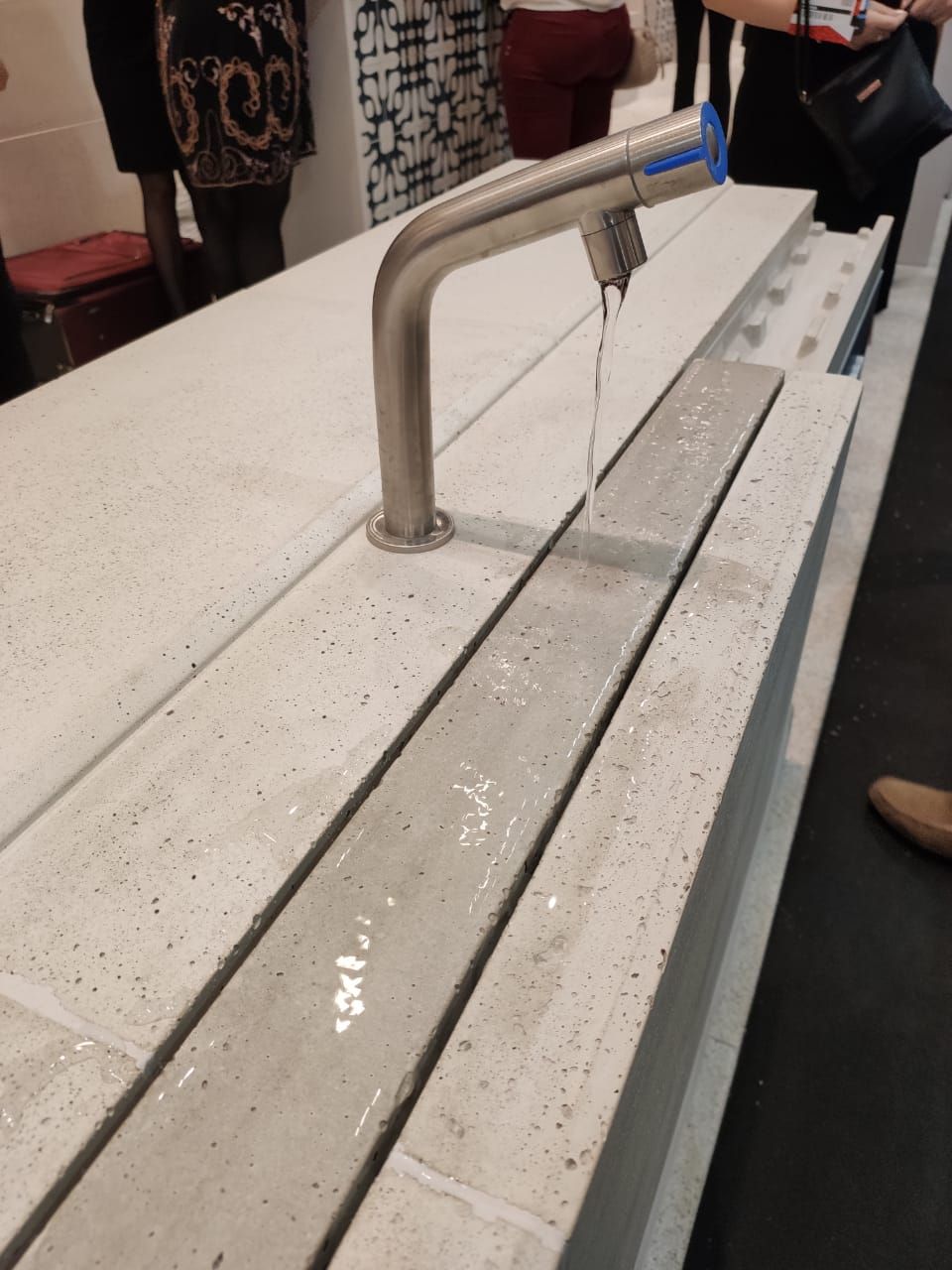 Revestimentos da Adamã, têm caimento perfeito para água e um ralo linear duplo. Revestimentos da Adamã, têm caimento perfeito para água e um ralo linear duplo.
