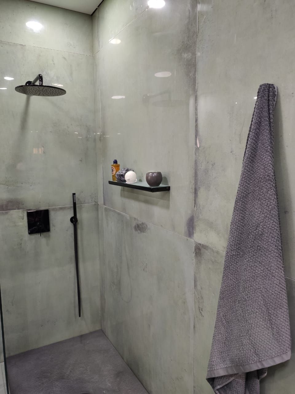 A Roca Incepa, lançou porcelanatos marmorizados bem verdes. A Roca Incepa, lançou porcelanatos marmorizados bem verdes.