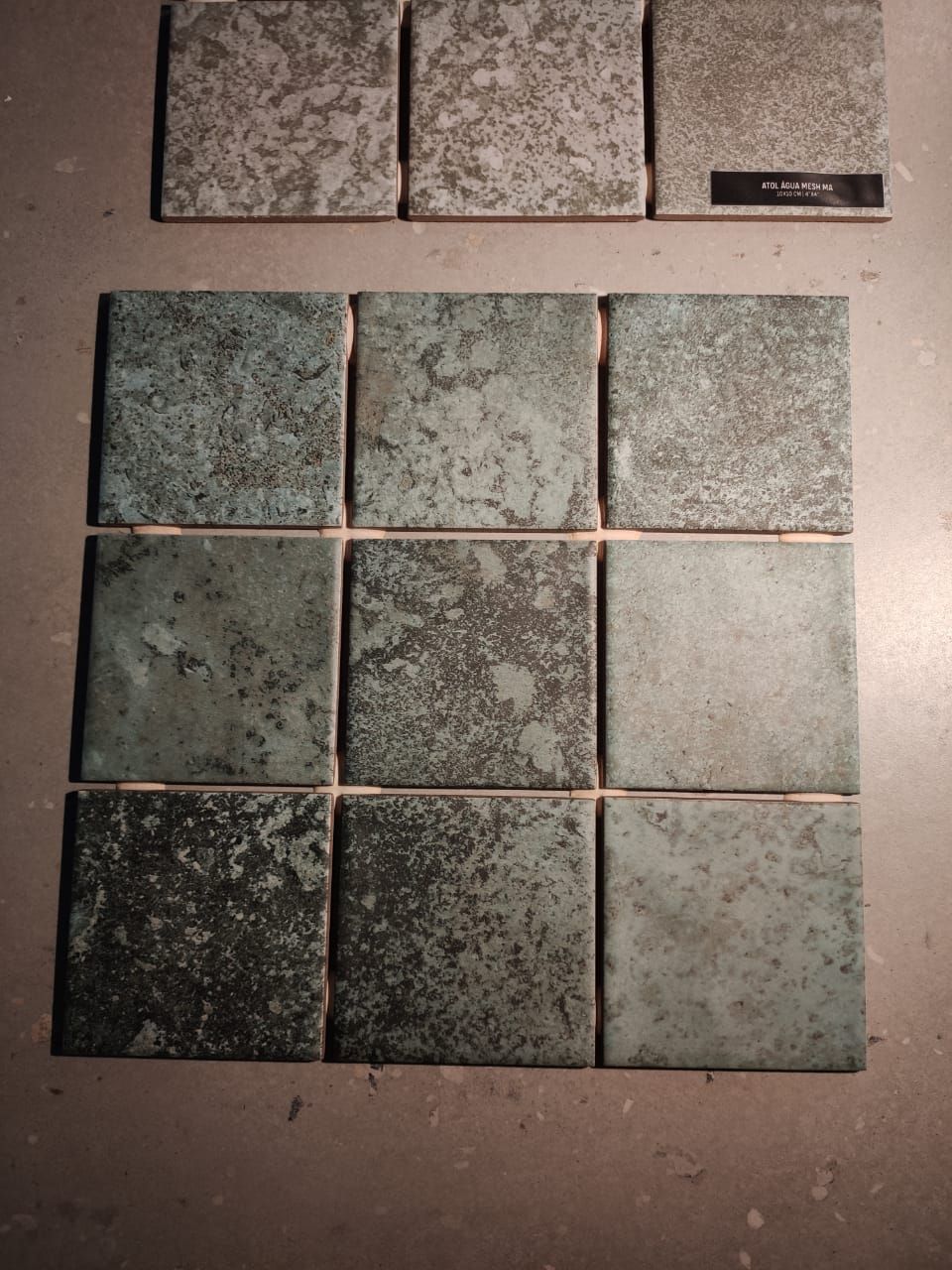 A coleção da Decortiles vem em verde bem fechado.
A coleção da Decortiles vem em verde bem fechado.