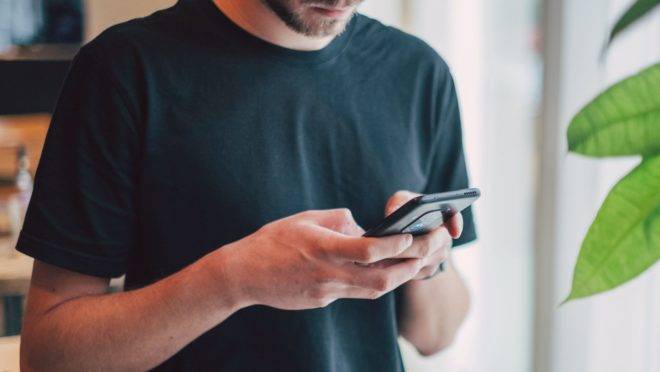 Pense duas vezes antes de bradar suas virtudes – a ostentação moral é tóxica