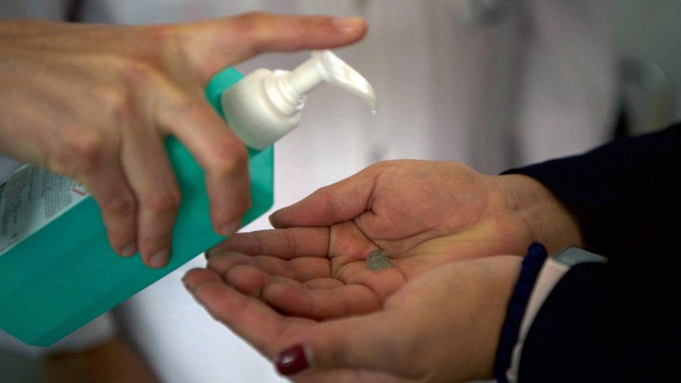 Álcool em gel: Ambev fará produção gratuita para rede pública combater o coronavírus.
