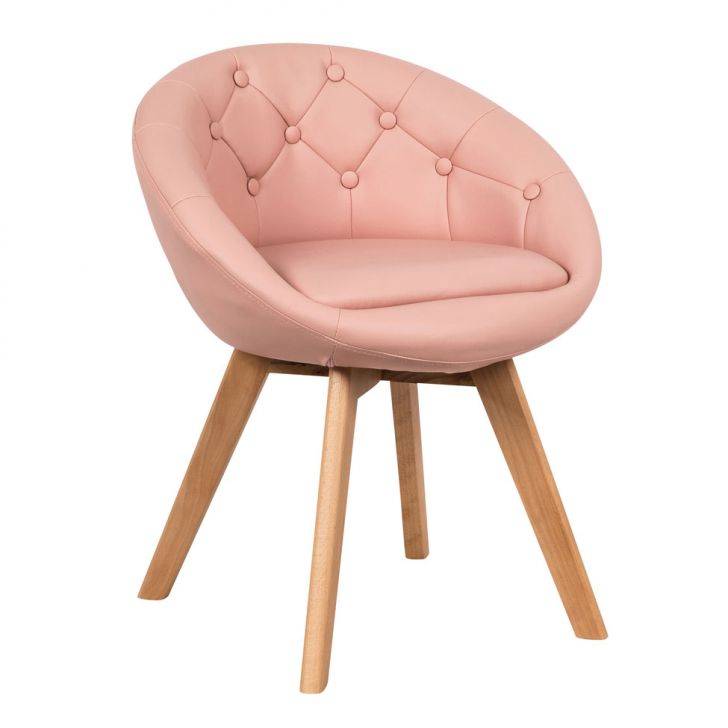 A Poltrona Bona, na cor rosa, está sendo vendida com 45% de desconto, por R$ 329. A Poltrona Bona, na cor rosa, está sendo vendida com 45% de desconto, por R$ 329.