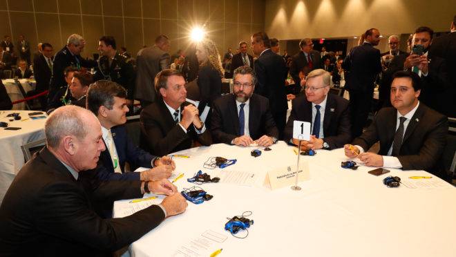 Parte da comitiva do presidente Jair Bolsonaro, na Flórida.