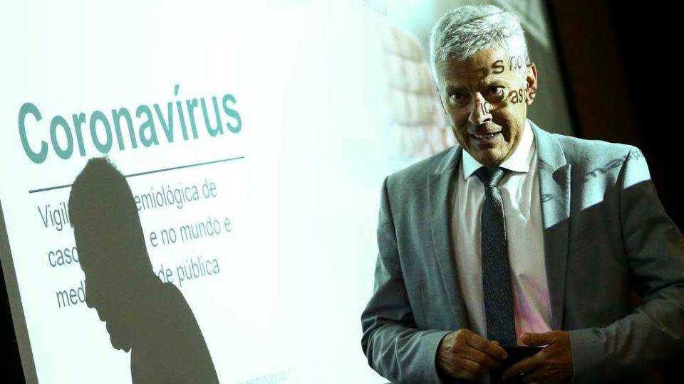 O secretário-executivo do Ministério da Saúde, João Gabbardo, durante entrevista coletiva sobre o novo coronavírus.