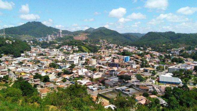 O município tem pouco mais de 28 mil habitantes e pertence a RMC