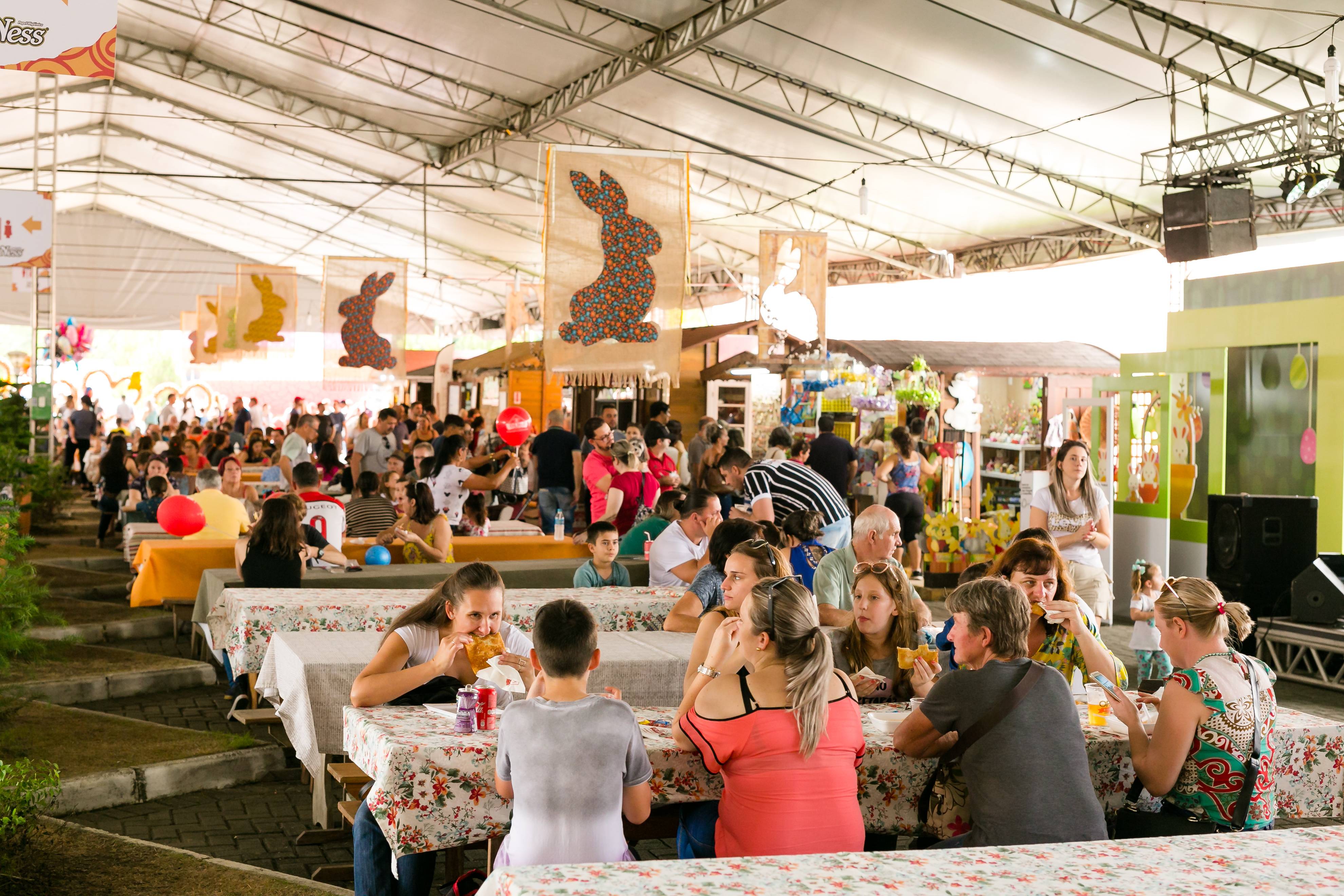 Tenda da Festa da Páscoa tem barraquinhas com pratos a partir de R$ 8. Foto: Daniel Zimmermann/Divulgação Tenda da Festa da Páscoa tem barraquinhas com pratos a partir de R$ 8. Foto: Daniel Zimmermann/Divulgação