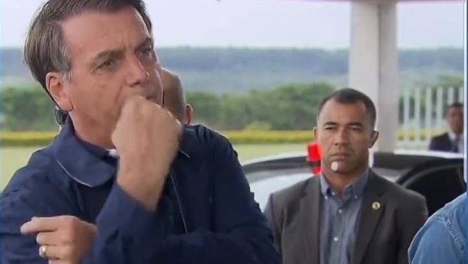 A imprensa disse que o presidente tinha testado positivo para coronavírus. Essa foi a manchete que circulou para milhões de pessoas. O nome disso é vexame.