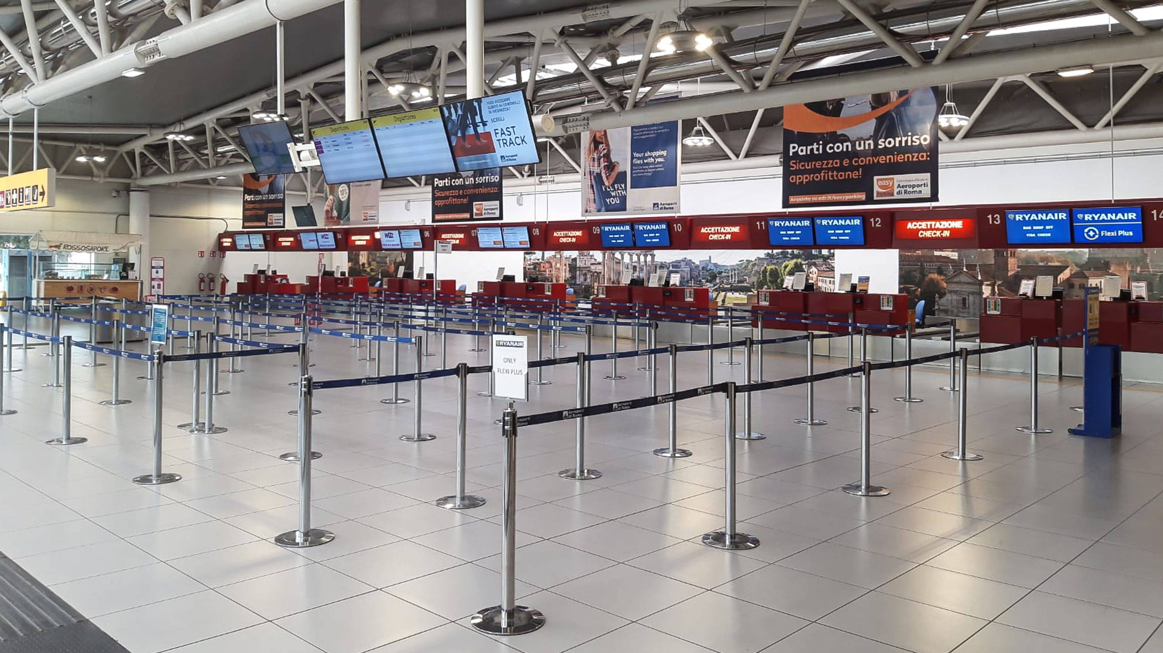Área de Ciampino, um dos aeroportos de Roma, fechada a passageiros devido à epidemia de coronavírus.