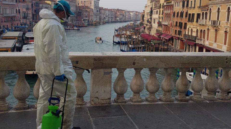 Coronavírus: como o exemplo da Itália pode ajudar o Brasil a não repetir erros O governo italiano declarou que toda a população do país deve permanecer em quarentena por conta do coronavírus. A prefeitura de Veneza promoveu a higienização da cidade (foto).