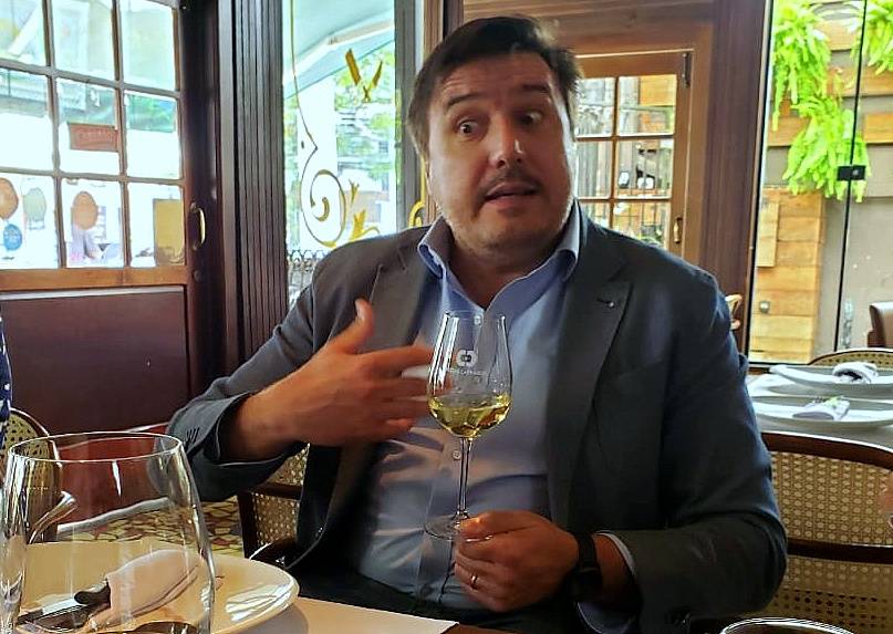 Jorge Peidro Montaner, diretor da Chozas Carrascal, apresentou seus vinhos em almoço harmonizado no Las Tablas. Jorge Peidro Montaner, diretor da Chozas Carrascal, apresentou seus vinhos em almoço harmonizado no Las Tablas.