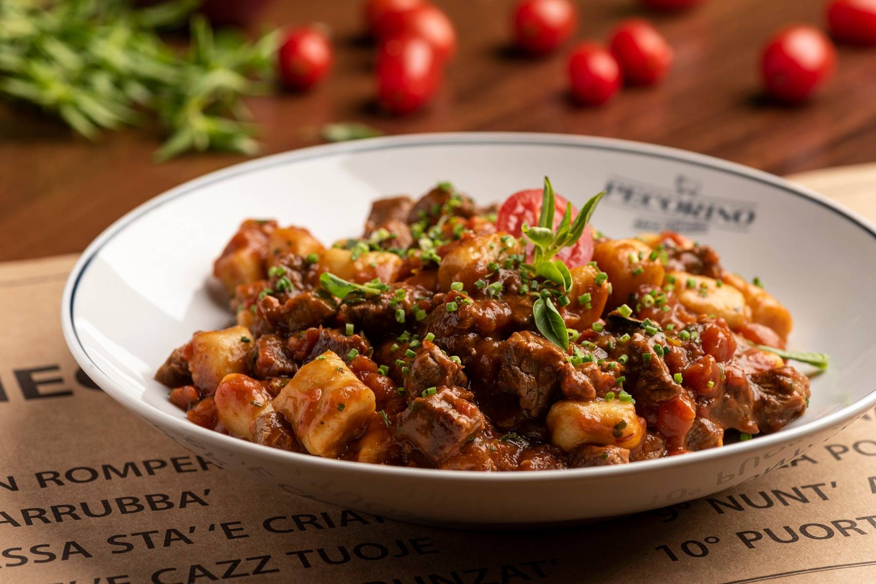 Um dos destaques do Pecorino Bar e Trattoria é o nhoque com molho de tomates italianos com tirinhas grelhadas de filé mignon. Um dos destaques do Pecorino Bar e Trattoria é o nhoque com molho de tomates italianos com tirinhas grelhadas de filé mignon.