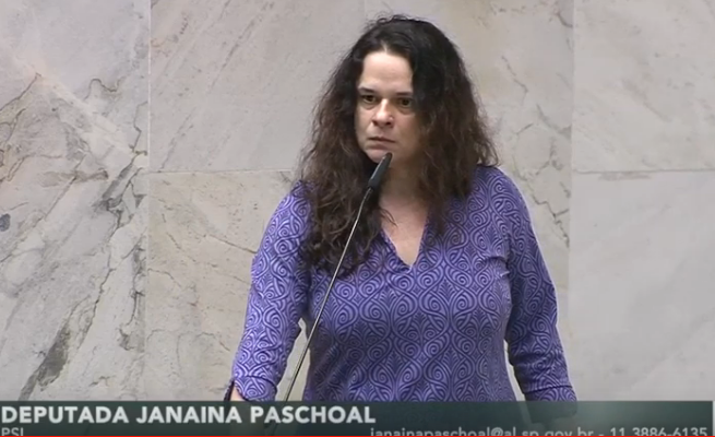 “Bolsonaro tem que sair. Deixa o Mourão conduzir a nação”, diz Janaina Paschoal após atos A deputada Janaina Paschoal em fala na sessão desta segunda (16) na Alesp.