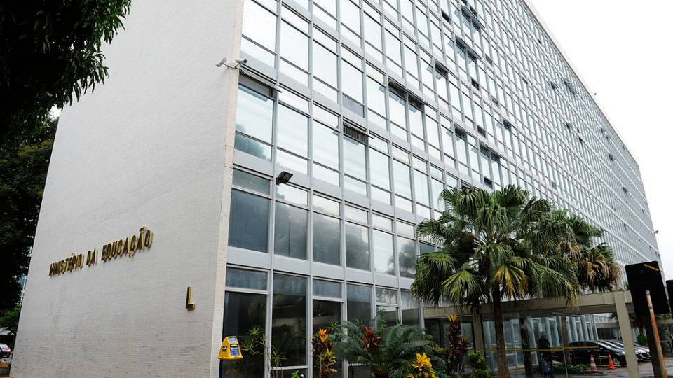 MEC prorroga ensino a distância em instituições federais e de educação superior particular MEC prorroga ensino a distância em instituições federais e de educação superior particular