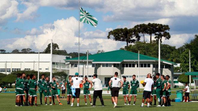 Coritiba decide suspender treinamentos