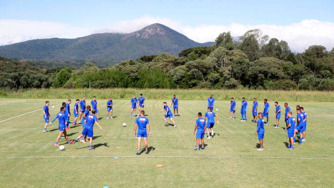 Diretoria do Paraná suspende atividades do futebol