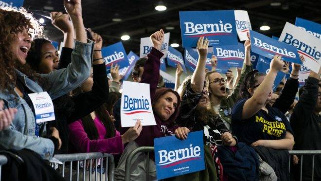 Apoiadores do pré-candidato democrata Bernie Sanders em Detroit, Michigan.