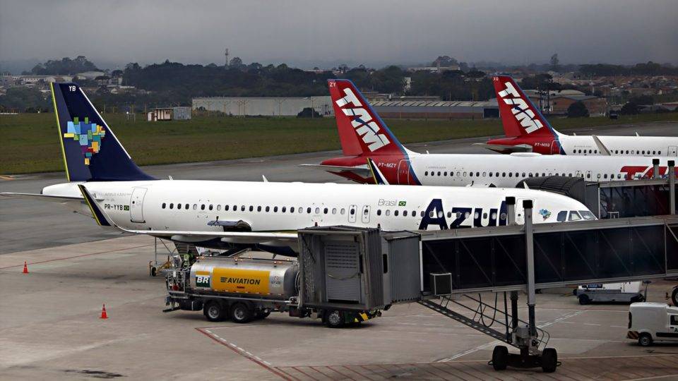 Pandemia força empresas aéreas e reduzir operações em todo o mundo