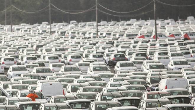 Renault – Curitiba 23 / 07/ 18 – Fotos do patio de carros na fábrica da Renault. Foto: Marcelo Elias – Gazeta do Povo
