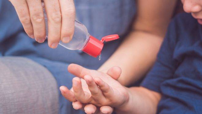 Álcool em gel em casa: risco de intoxicação entre as crianças