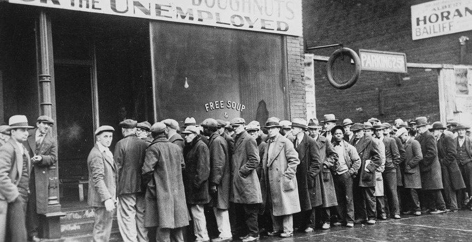 História mostra que pânico gerou “curas” piores do que as doenças Depois do “Crash de 1929”, a Lei Smoot-Hawley tentou aliviar a depressão, mas acabou a aprofundando.